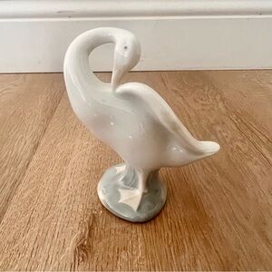 Lladro Spain Porcelain Figurine, Preening‎ Goose Retired